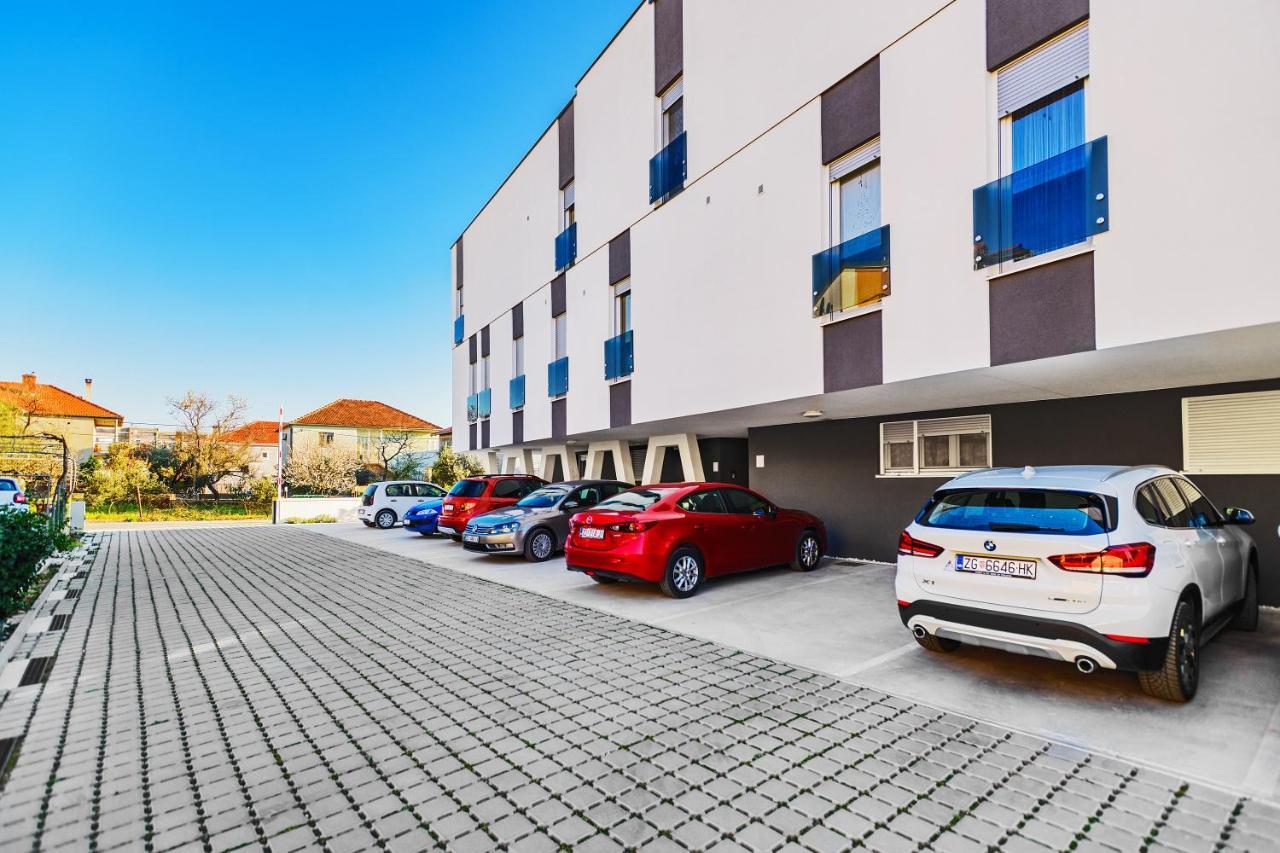 - With Summer Balcony And Parking * Zara